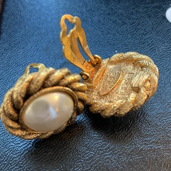 Authentic Chanel Vintage Faux Pearl Clip On Earrings - Picture 7 of 9
